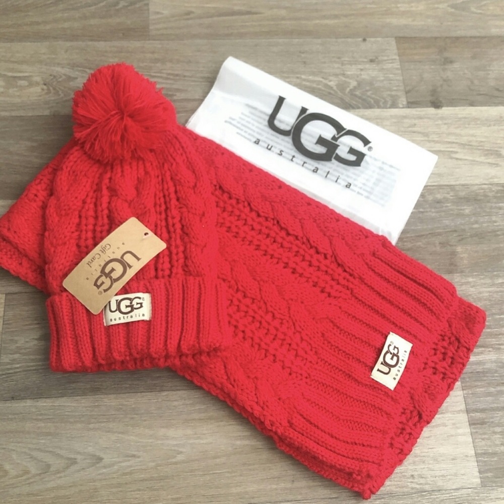 UGG SCARF AND HAT / RED